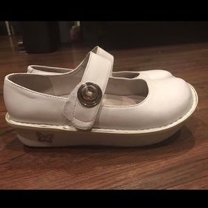 Alegria size 7 white Mary Janes